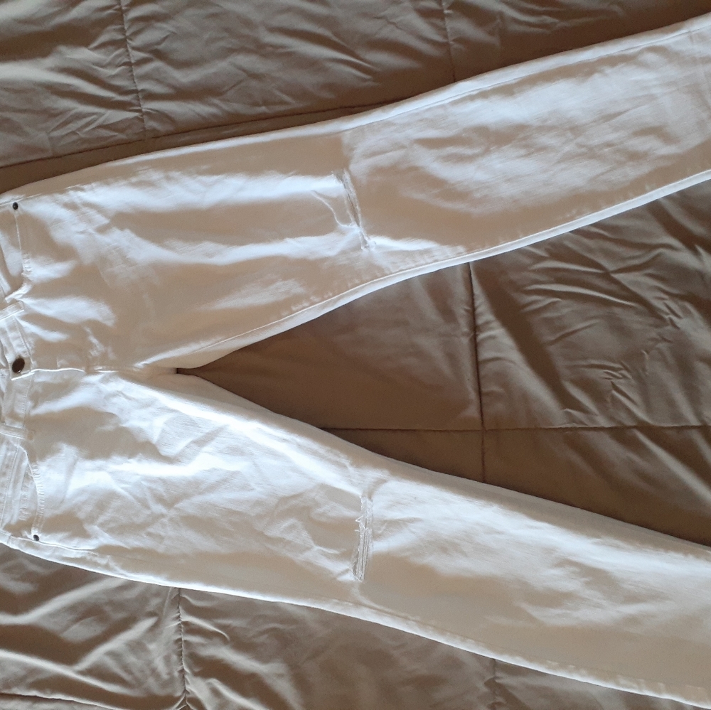 White distress jeans